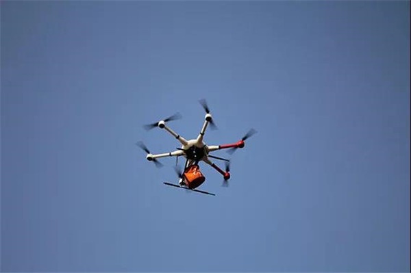 北京凌天獲得民航華北管理局頒發(fā)的無人機(jī)經(jīng)營許