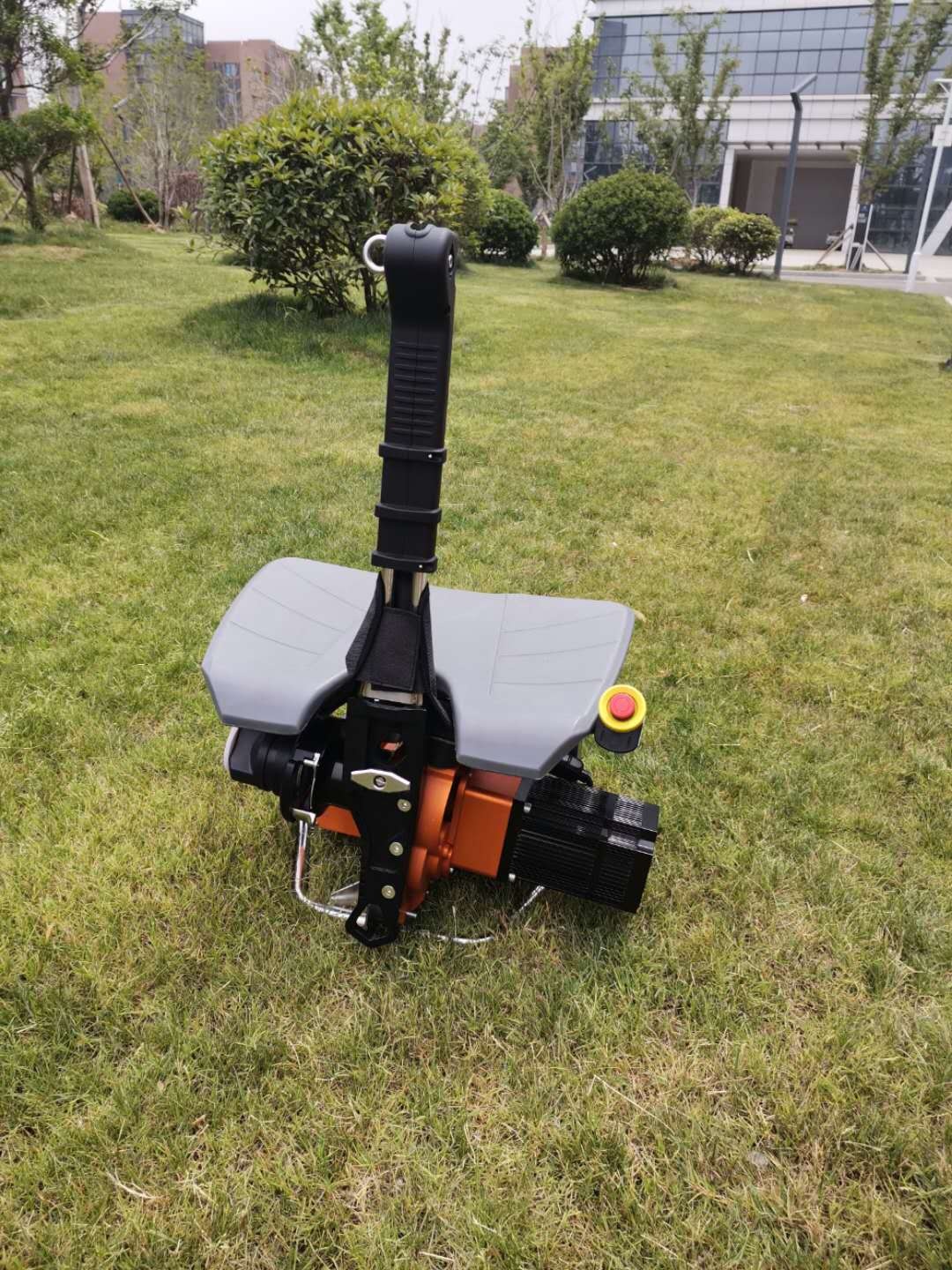 最危險(xiǎn)的救援，理應(yīng)有更安全的裝備，座椅式自動(dòng)升降機(jī)電動(dòng)上升器，專為高層救援，風(fēng)電作業(yè)設(shè)計(jì)