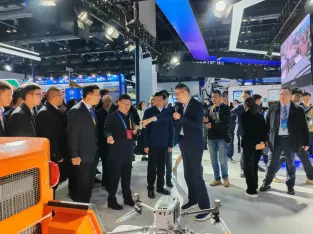 中國(guó)國(guó)際應(yīng)急展快訊：應(yīng)急管理部部長(zhǎng)王祥喜了解凌天智能裝備集團(tuán)無人化裝備創(chuàng)新與應(yīng)用情況！