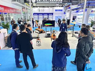 【消防機器狗系列亮相石油展】北京凌天滅火四足機器狗、偵察四足機器狗、運輸四足機器狗、消防系留滅火無人機等重點裝備亮相展會！