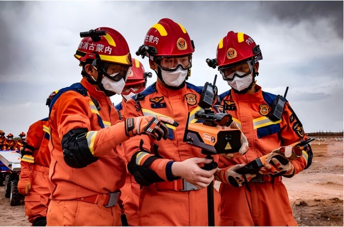 1757043610231561.jpg 內(nèi)蒙古消防開展“北疆藍(lán)光·2025”全區(qū)消防救援隊伍地震災(zāi)害救援實(shí)戰(zhàn)拉動演練.jpg